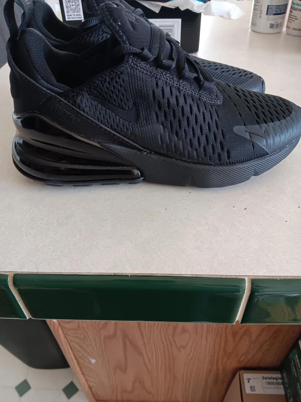 Nike Air Max 270 Boys  Running Shoes - Black Size 7Y.